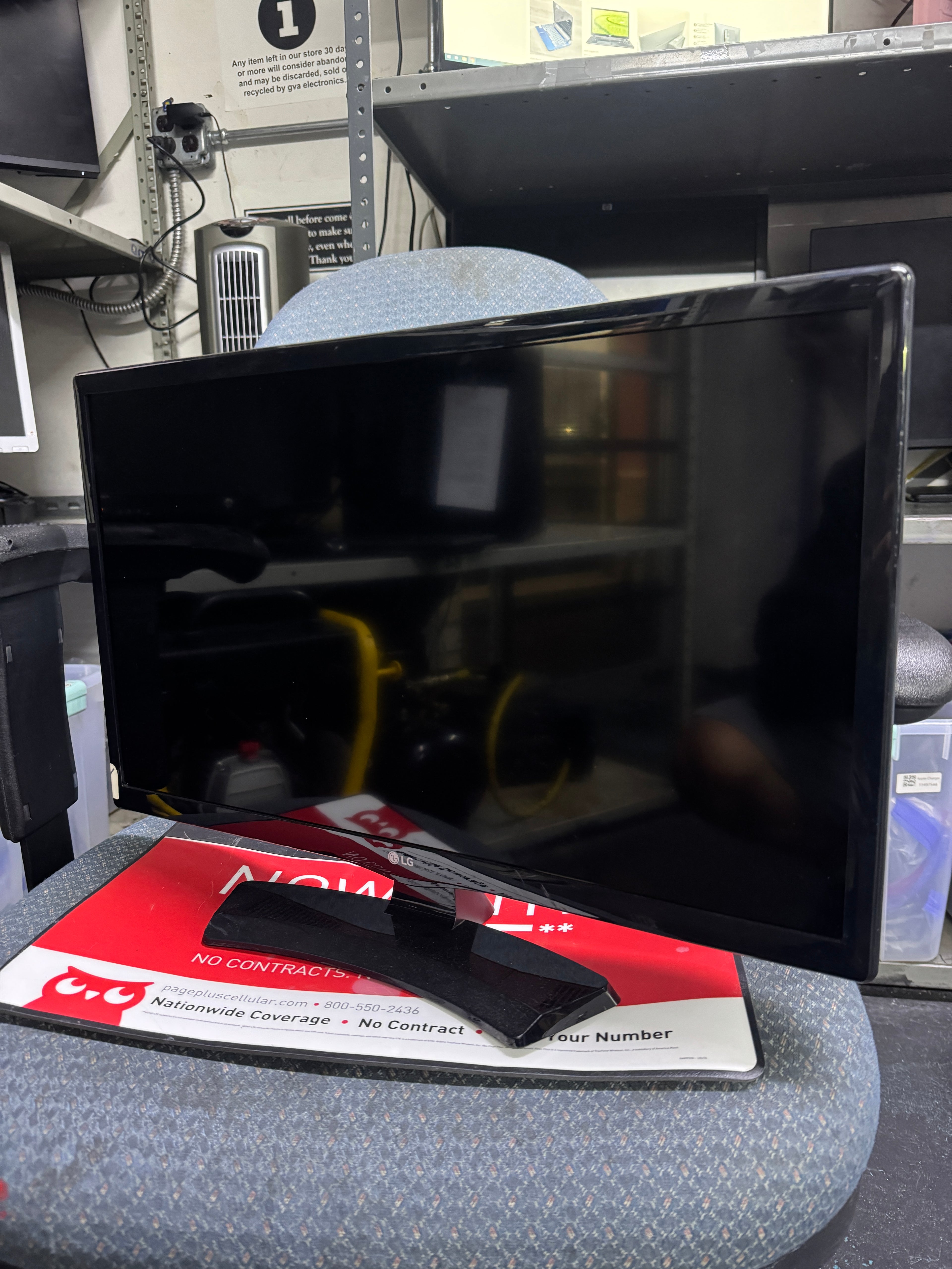 LG 24" TV 📺 Simple • Clean • HDMI Ready