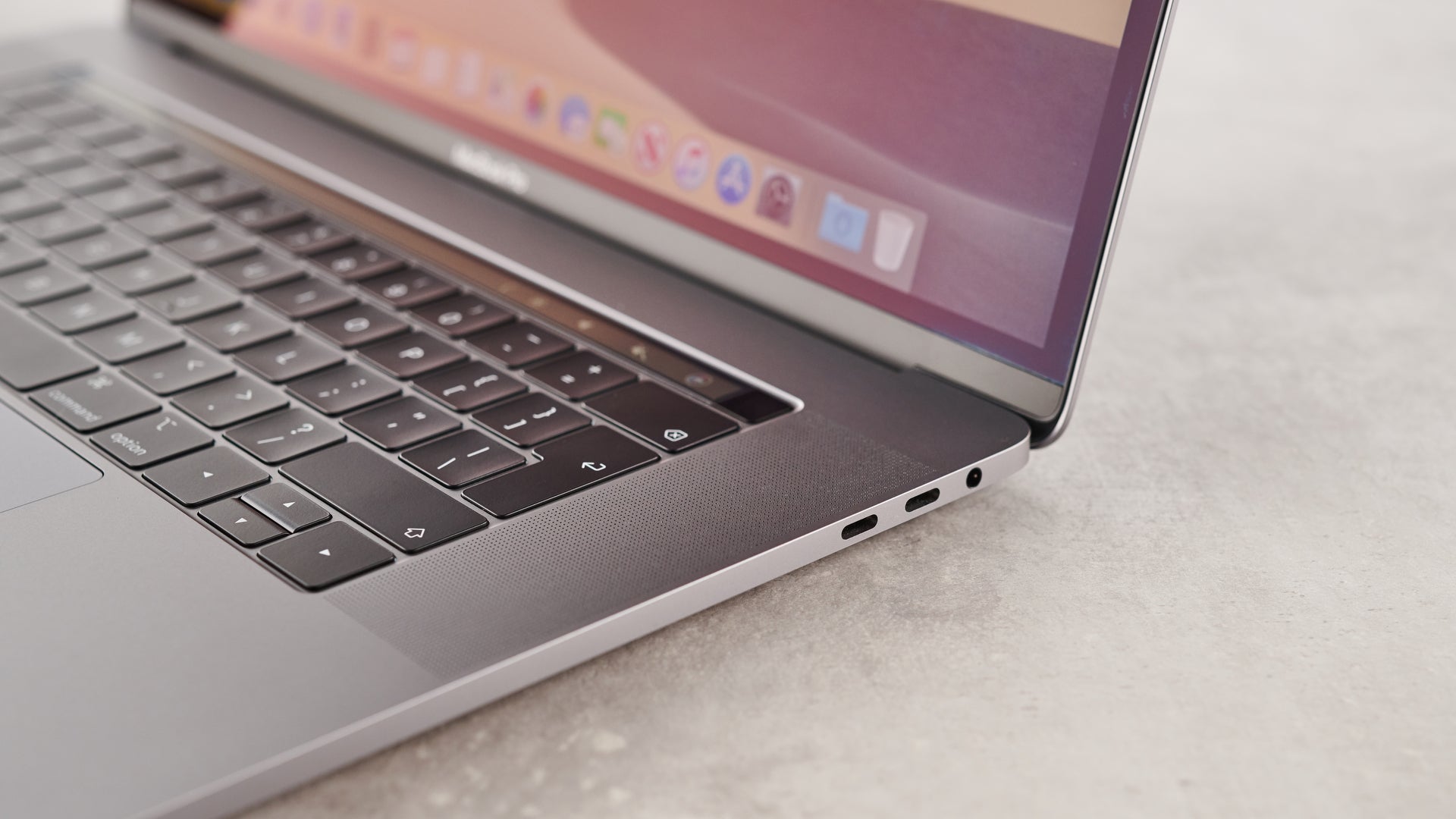 TOUCHBar Apple MacBook Pro 2019 with USB C